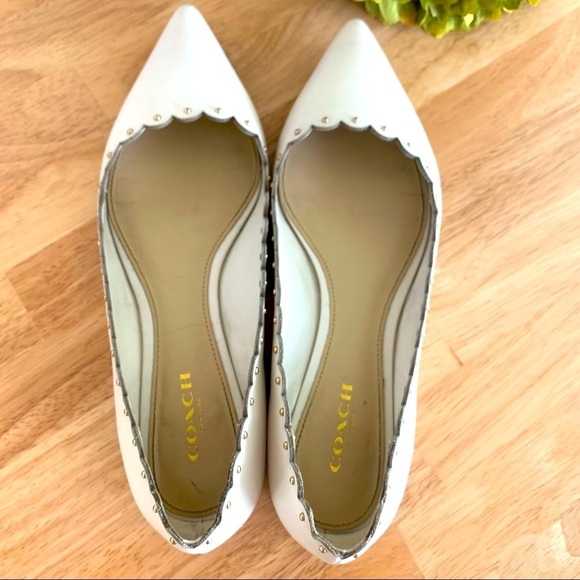 Coach Jill Leather Scalloped Studded Pointed Ivory flats Size 6.5 - Picture 6 of 10